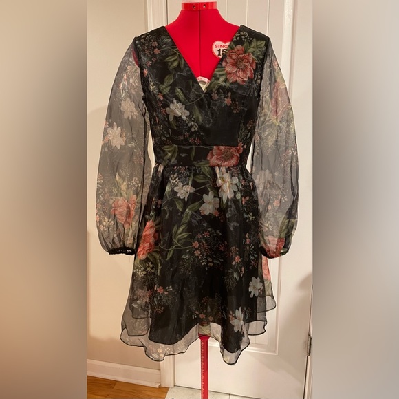 DB Studio / David’s Bridal Floral Organza Puff Sleeve Mini Bridesmaids Dress - Picture 5 of 9